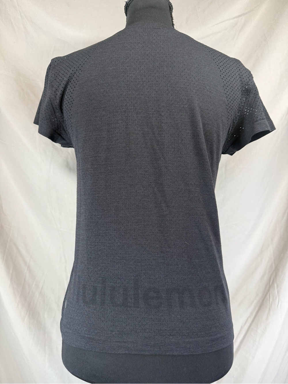 Lululemon Athletica Mesh‎ Training Short Sleeve Shirt - Black - Approx. Size 4/6